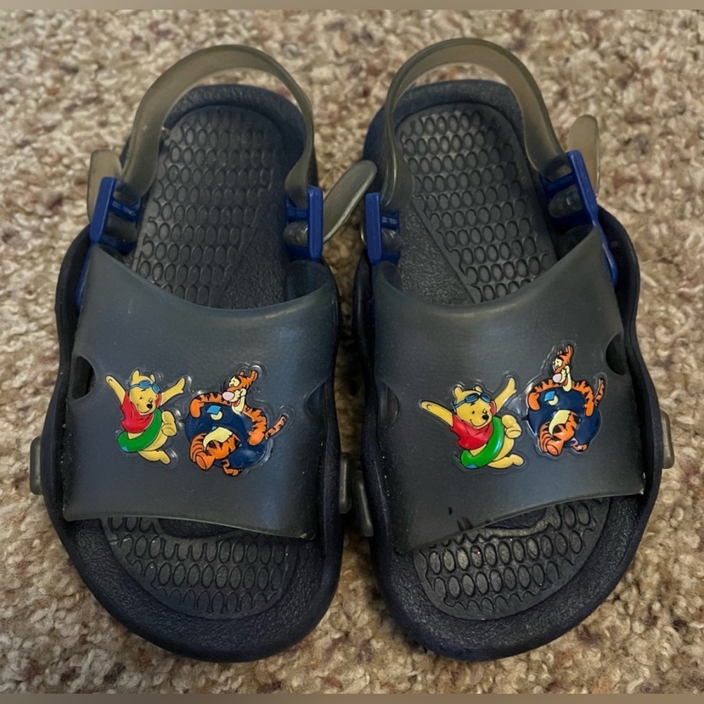 Vintage Disney Tigger & Pooh Youth size 9 Sandals